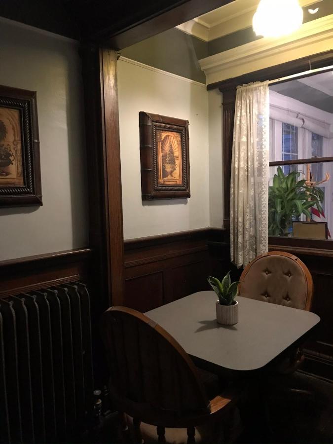 5 Star Victorian Mansion-Downtown No Locals Bed & Breakfast Ери Екстериор снимка