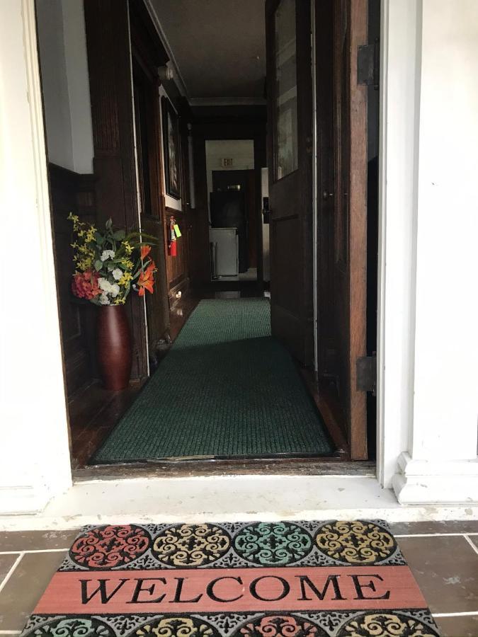 5 Star Victorian Mansion-Downtown No Locals Bed & Breakfast Ери Екстериор снимка
